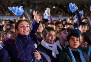 Estudiantes de Vicente López juran lealtad a la Bandera Nacional en Tecnópolis