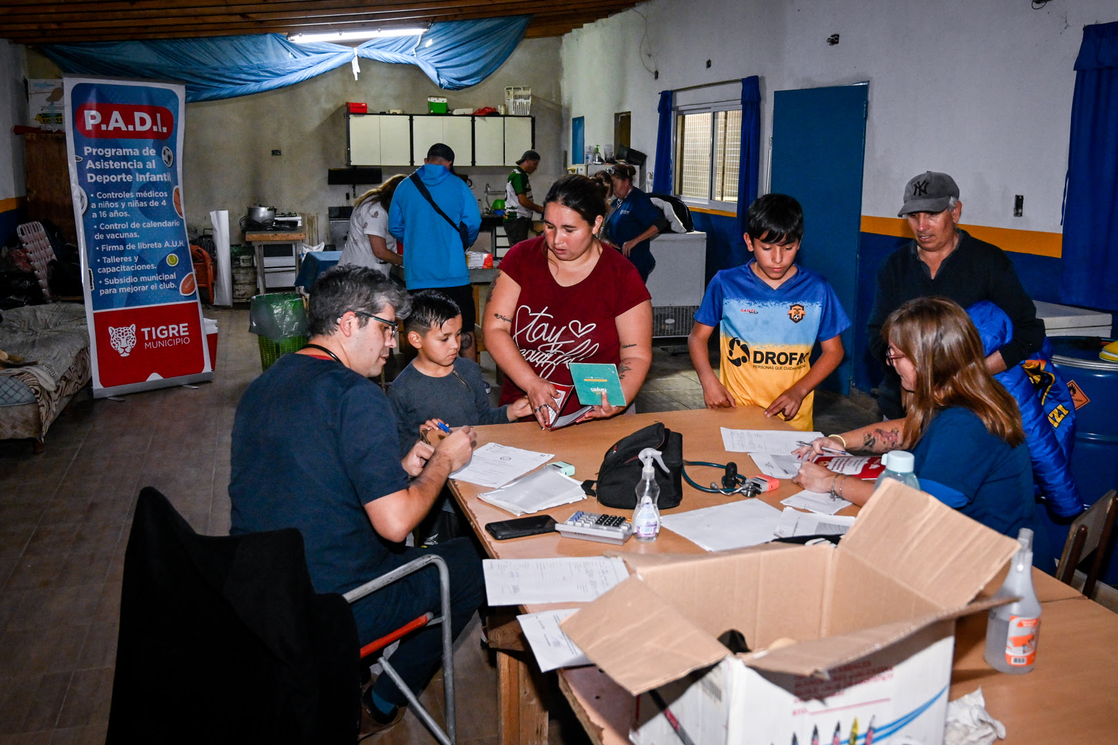 Chequeos médicos a niños y niñas en el Club Alem de Ricardo Rojas bajo el Programa de Asistencia al Deporte Infantil del Municipio de Tigre.